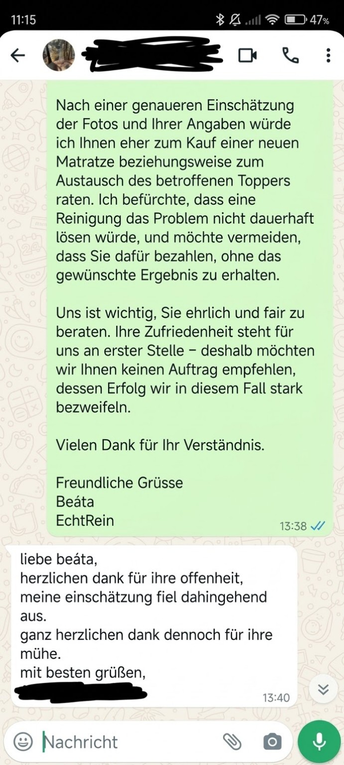 Anonymisierter WhatsApp-Screenshot mit der Empfehlung von EchtRein zum Austausch der Matratze beziehungsweise des Toppers und der Antwort der Kundin